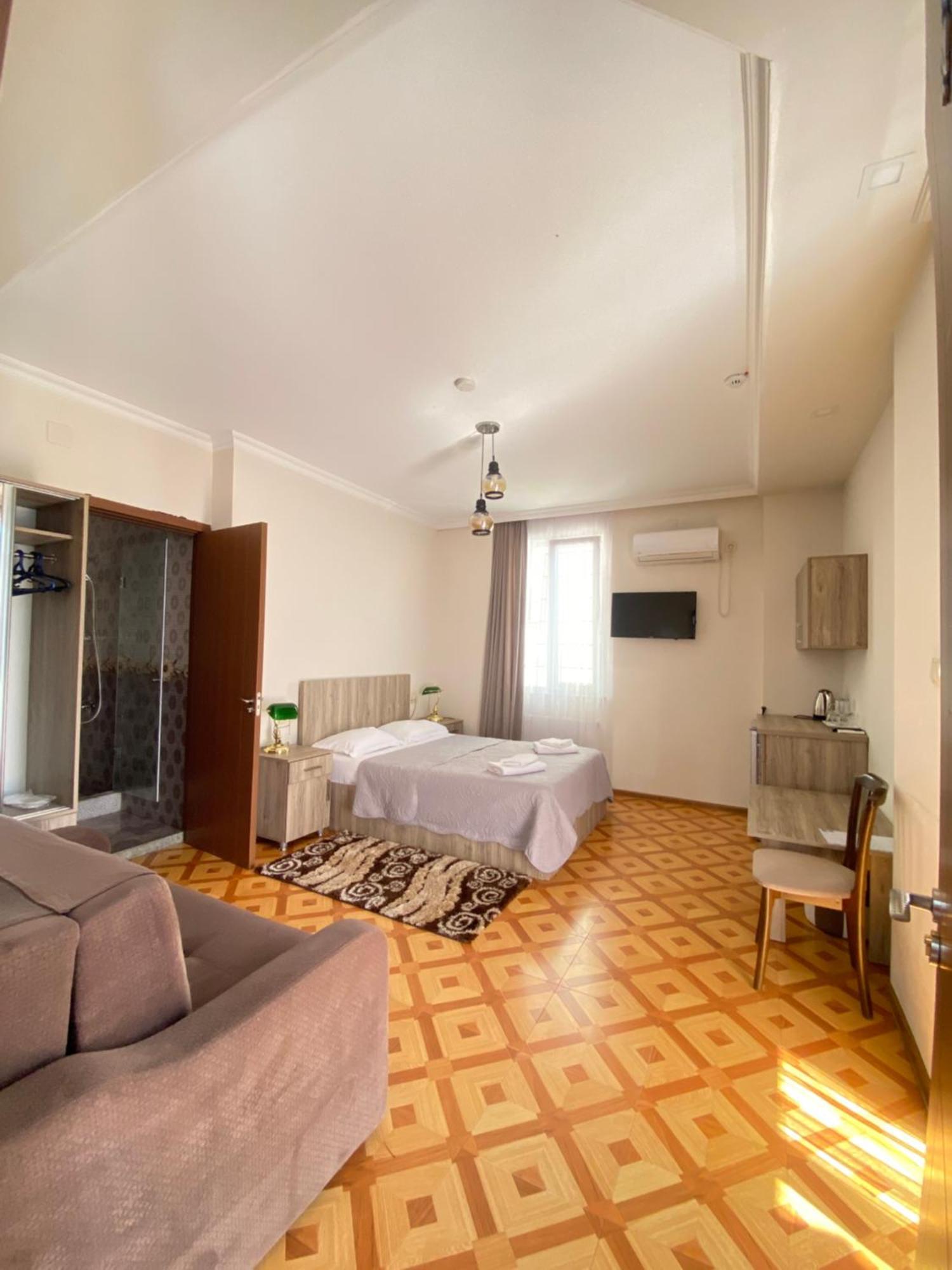 Hotel Garanti Батуми Экстерьер фото