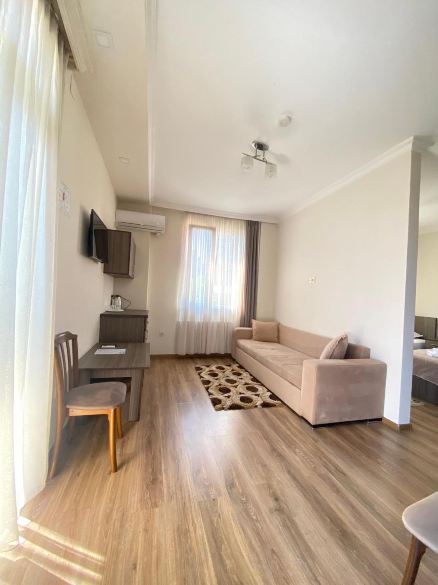 Hotel Garanti Батуми Экстерьер фото