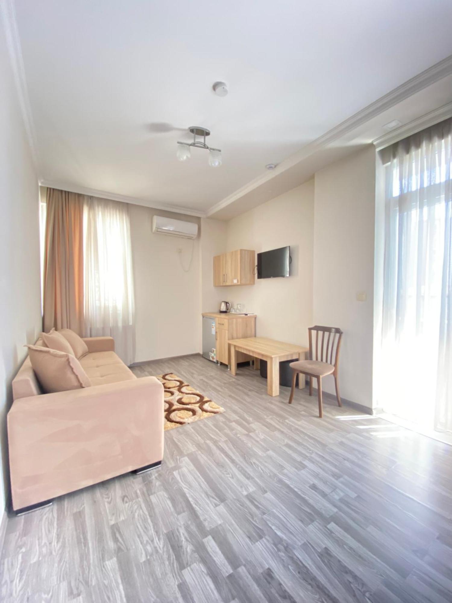 Hotel Garanti Батуми Экстерьер фото