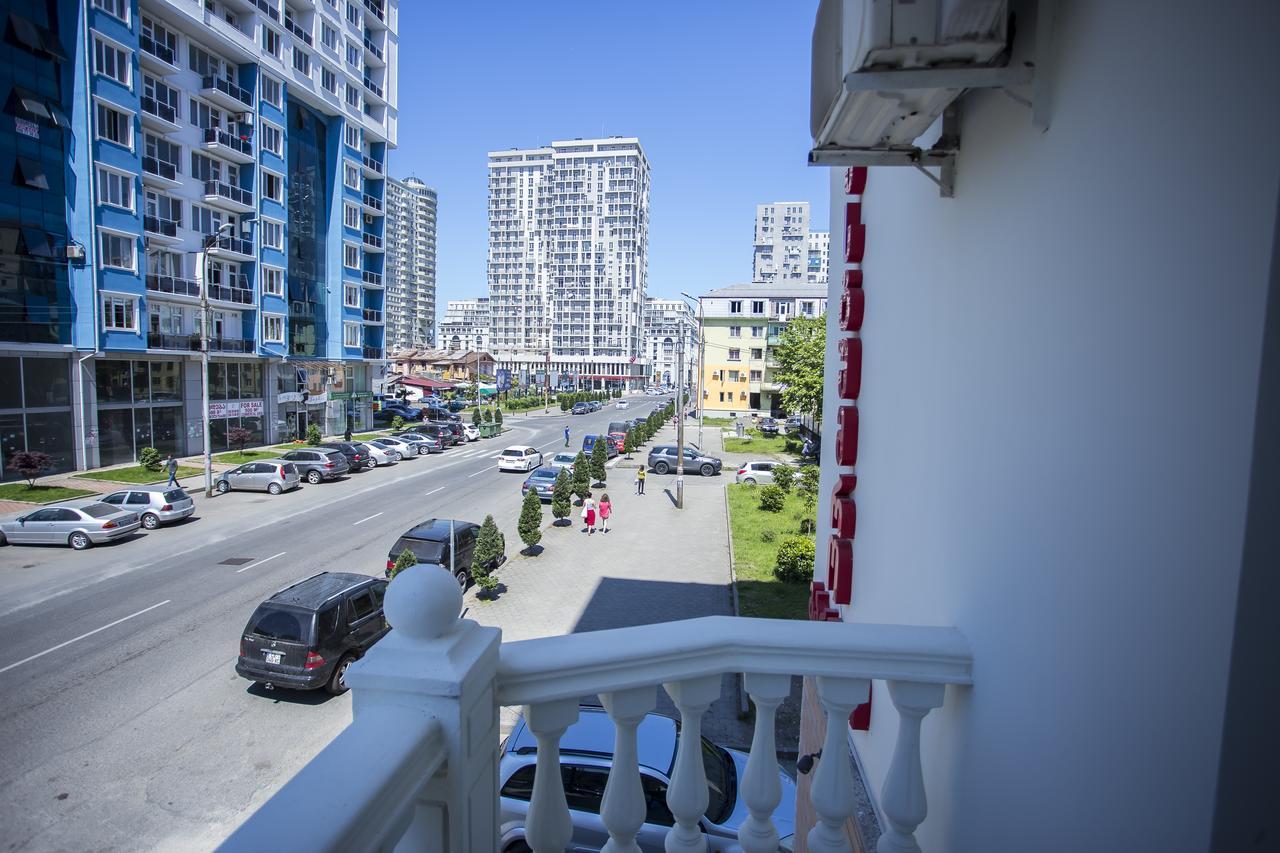 Hotel Garanti Батуми Экстерьер фото